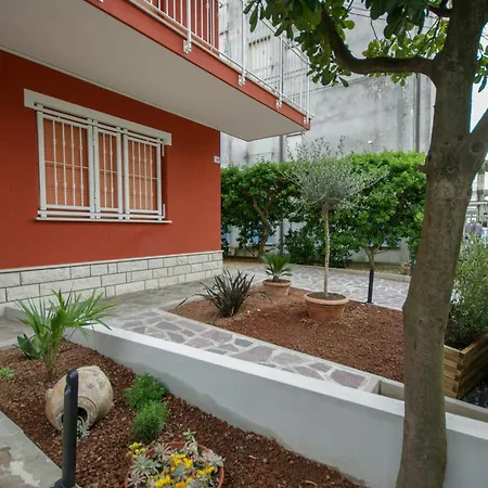 Holiday home 53 Trilocale Con Giardino